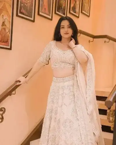 Escort Service In Arjuni Morgaon